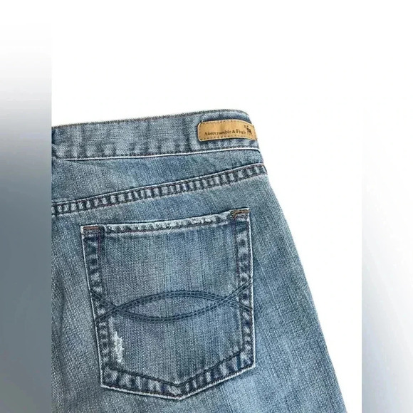 Abercrombie and Fitch Light Wash Bootcut Mid Rise Jeans Women’s size 10S - Picture 7 of 14